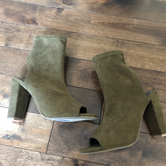 SOLD!! Faux suede green open toe booties - Picture 3 of 11